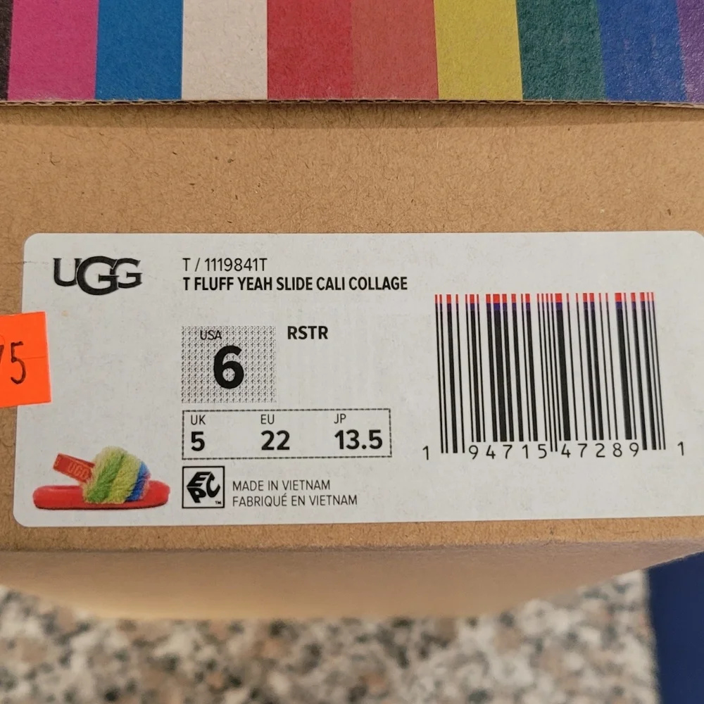 UGG Kids T Fluffy Yeah Slide Cali Collage